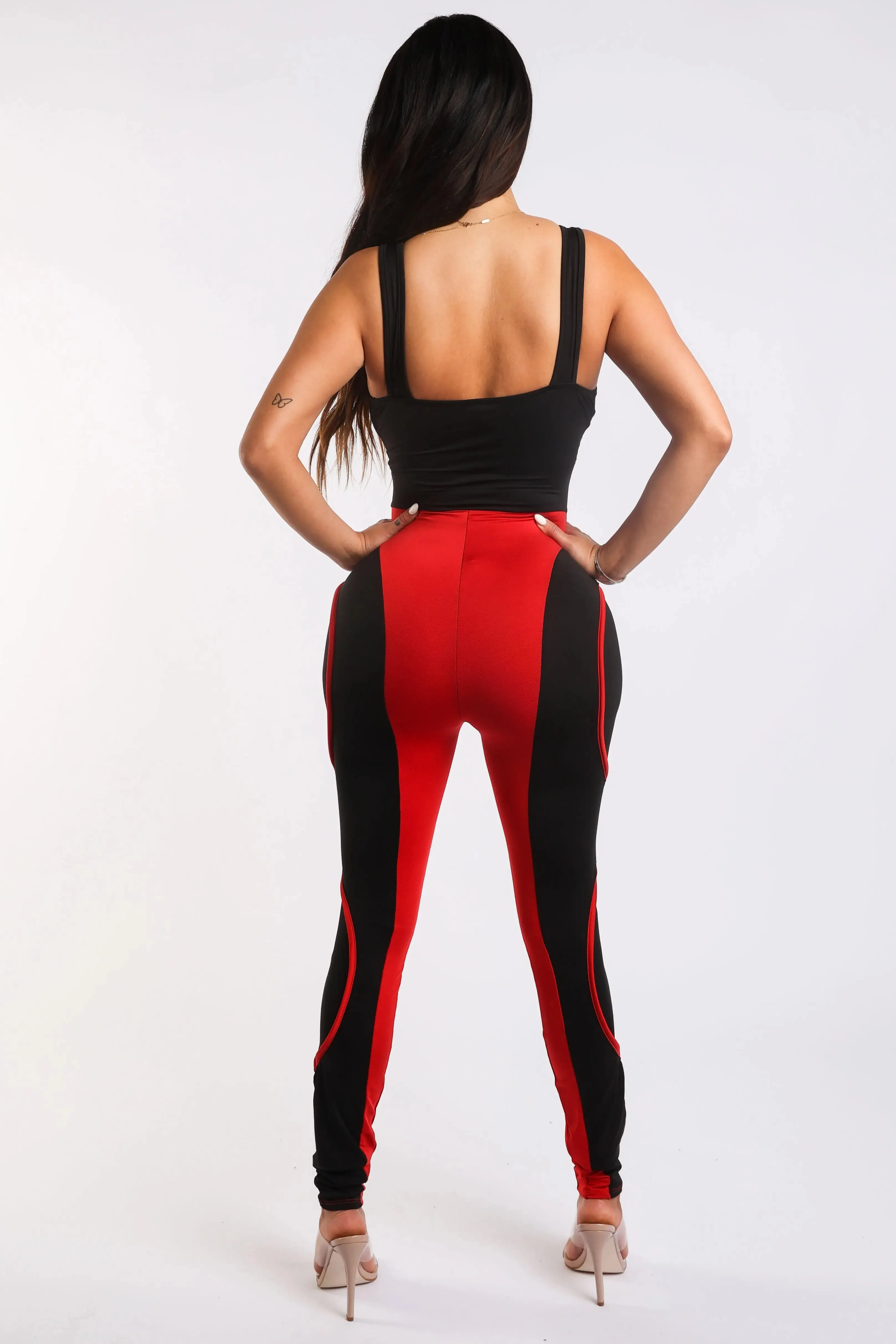 Chic Colorblock Jumpsuit with Stylish Square Neck and Elegant Accents