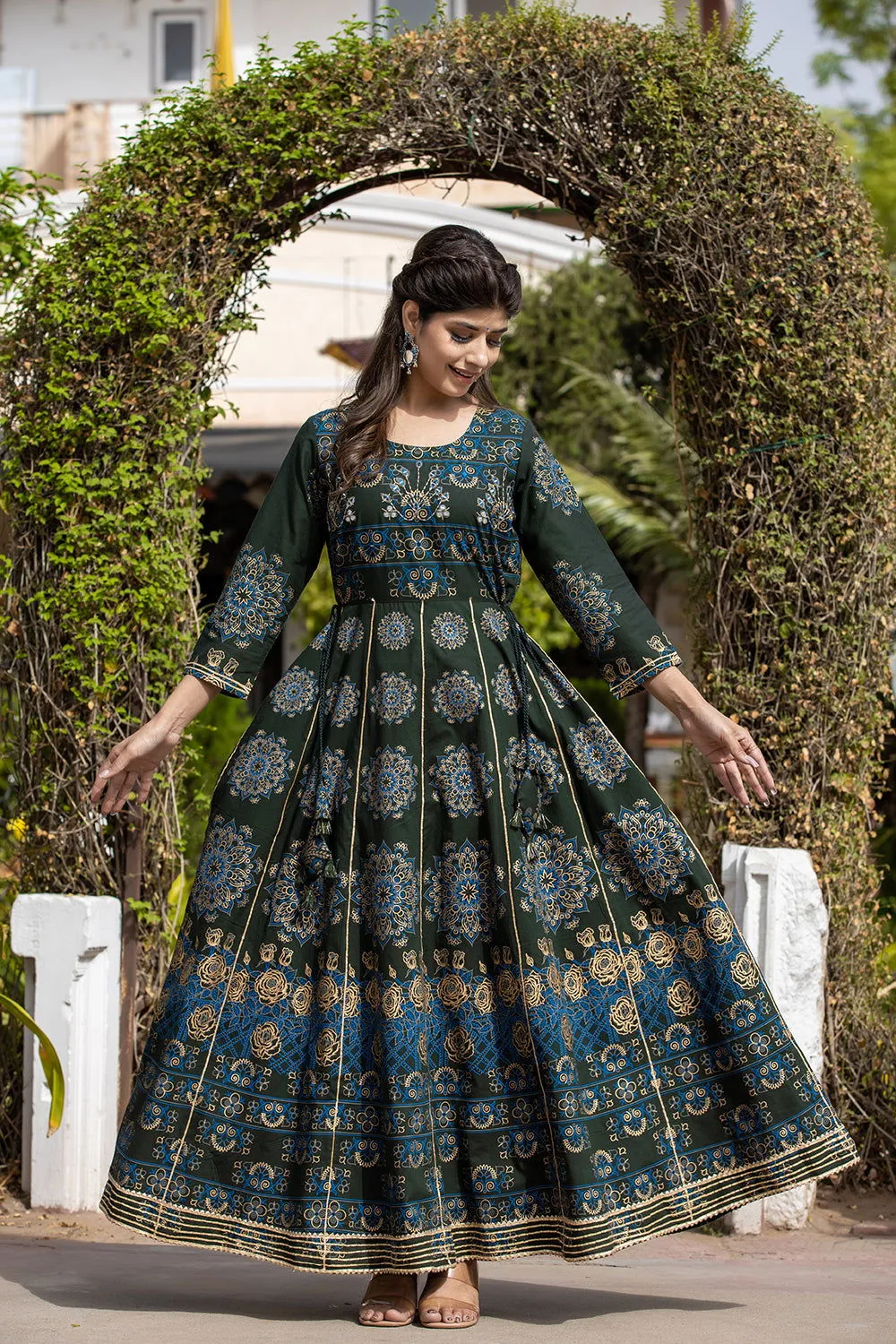 Green Floral Gold Printed Ethnic Gown (Pack Of 1)